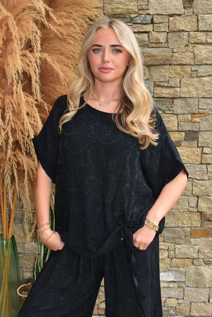 Kiti Paisley Damask Hitch Tee Black